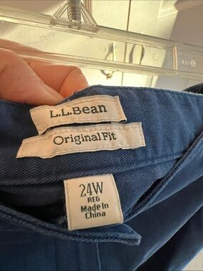 Women's 100% cotton LL Bean 9 in  Bermuda Blue Classic Shorts
